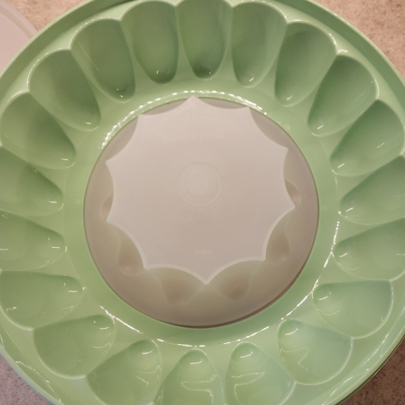 Vintage Tupperware Green Gelatin Mold, Great Used Condition - Picture 4 of 7